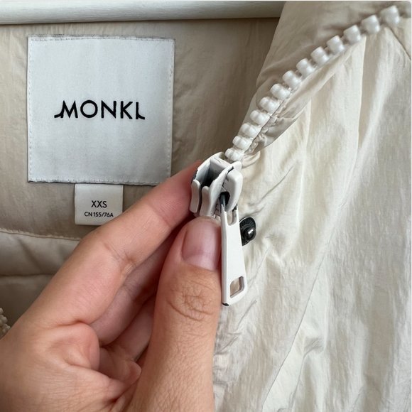 Monki - Oversized belted puffer - Picture 4 of 5